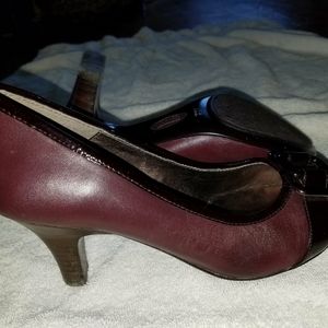 Söfft oxblood heel with buckle toe detail